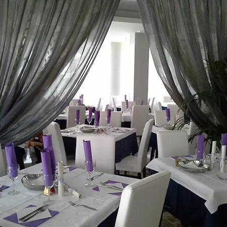 Hotell Hotel Ermeti B&B Brunch