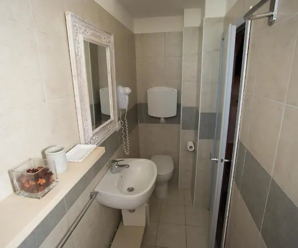 Ermeti Brunch מלון ריצ'יונה