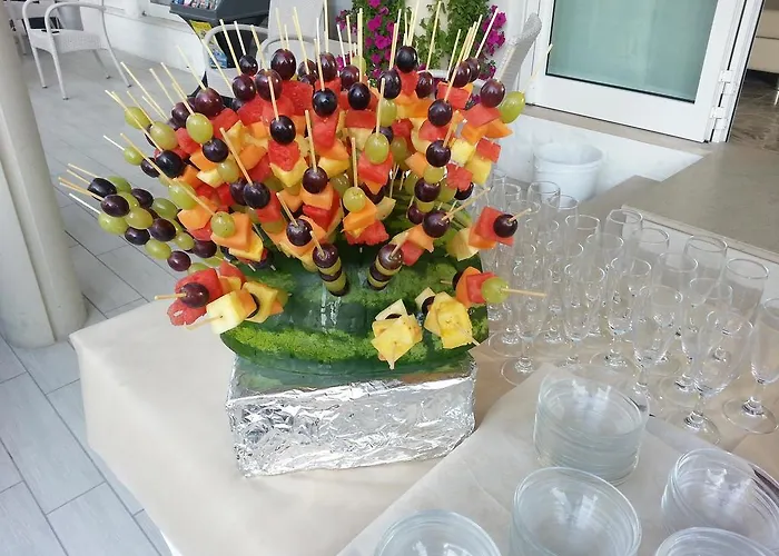 Ermeti Brunch מלון