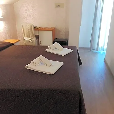Hotel Ermeti B&B Brunch Hotel 3*
